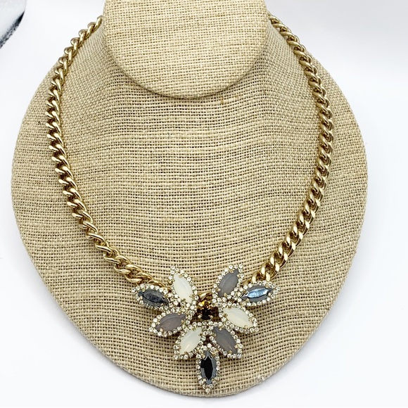 Cara NY sparkling marquis rhinestone flower chunky gold chain statement necklace - Picture 10 of 11